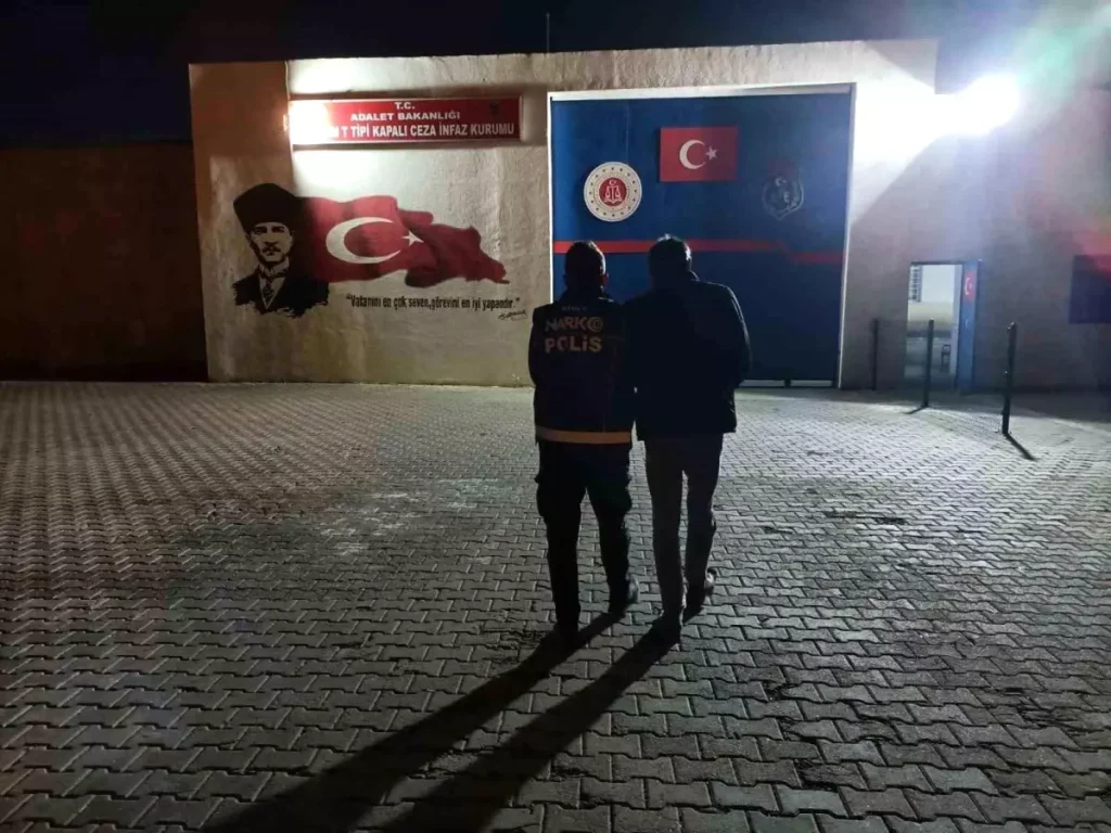 Siirt’te Midelerinden 1,5 Kg Uyuşturucu Çıkarılan 4 Şahıs Tutuklandı!