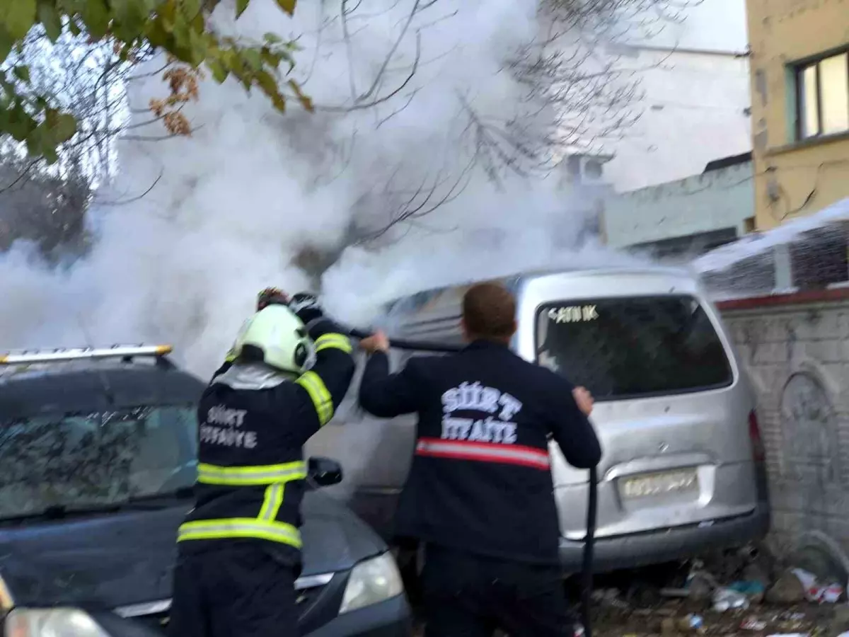 Siirt’te park halindeki kamyonet yandı
