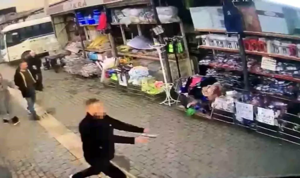 Bursa’da Cadde Ortasında Silahlı Kavga