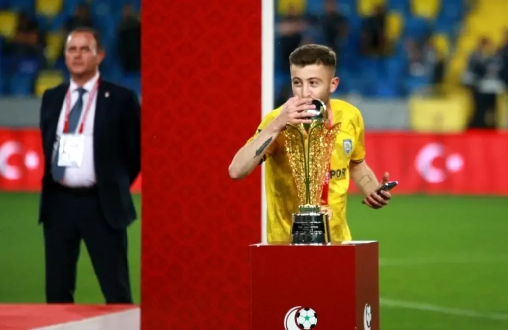 Silahlı Kavgada Ağır Yaralanan Futbolcu Entübe Edildi