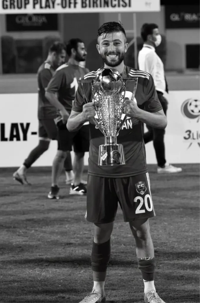 Eski Futbolcu Uğurcan Bekçi Silahlı Saldırıda Hayatını Kaybetti