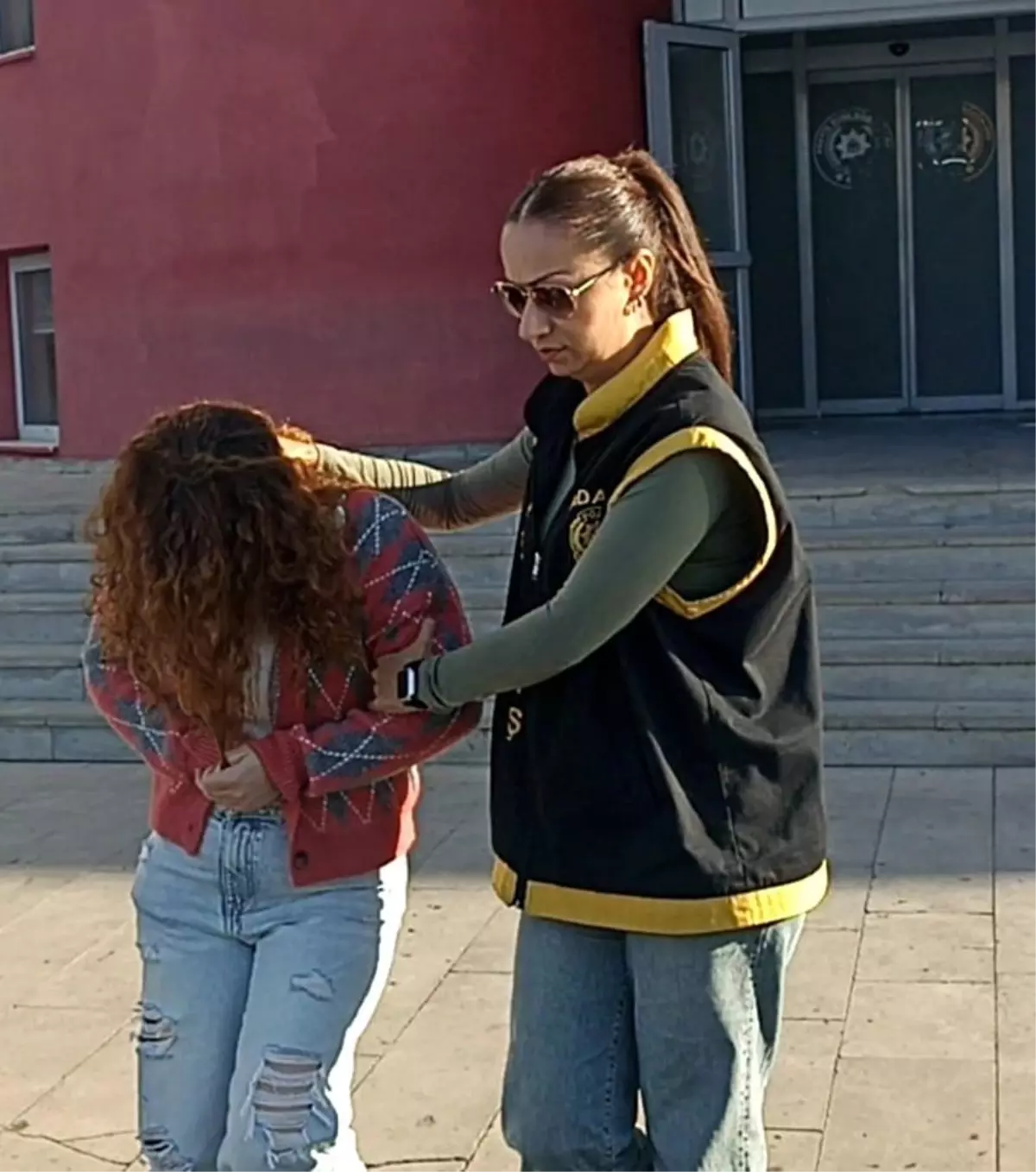 Adana’da Silahlı Yağma Şüphesiyle Aranan Kadın Kıskıvrak Yakalandı