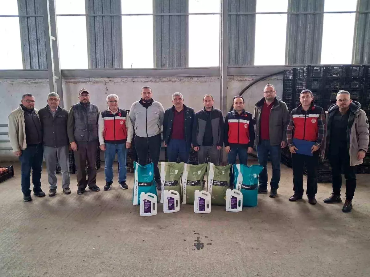 Simav’da Sera Üreticilerine Gübre Desteği