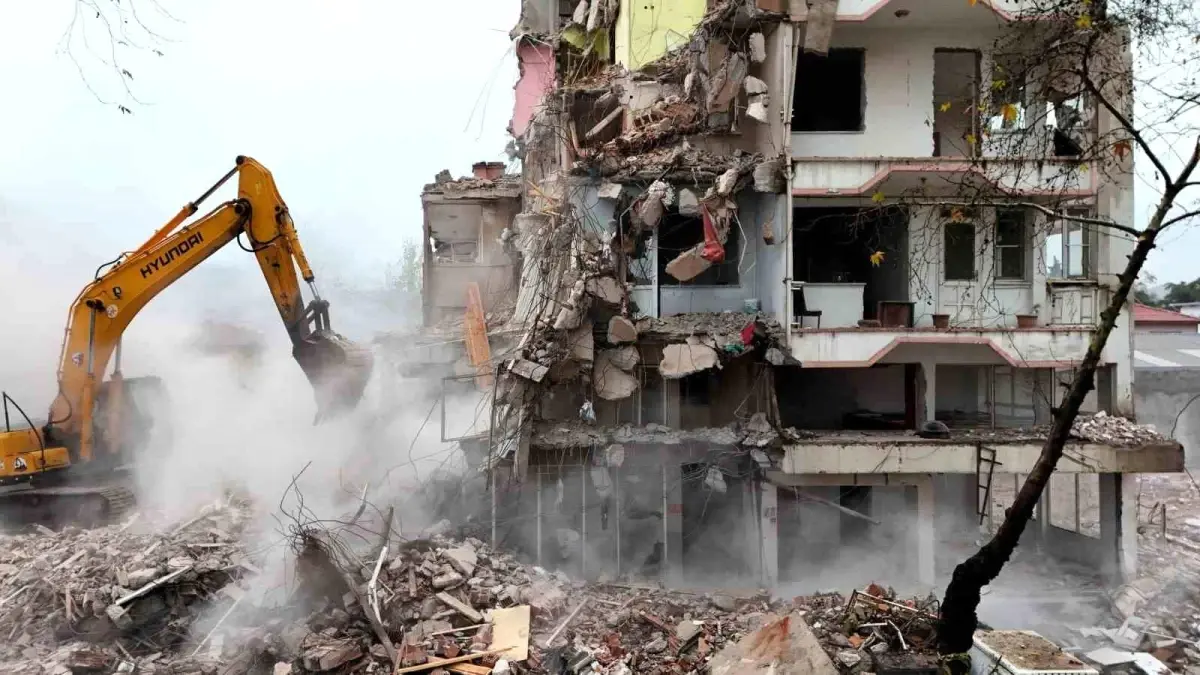 Sındırgı’da Yeni Yıkım Süreci Başladı