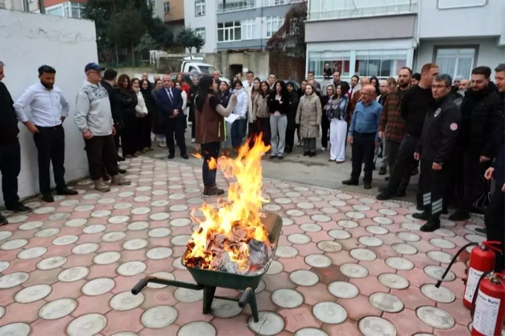Sinop’taki Yangın Tatbikatı Personeli Hazırladı, Acil Durum Bilinci Artırıldı!
