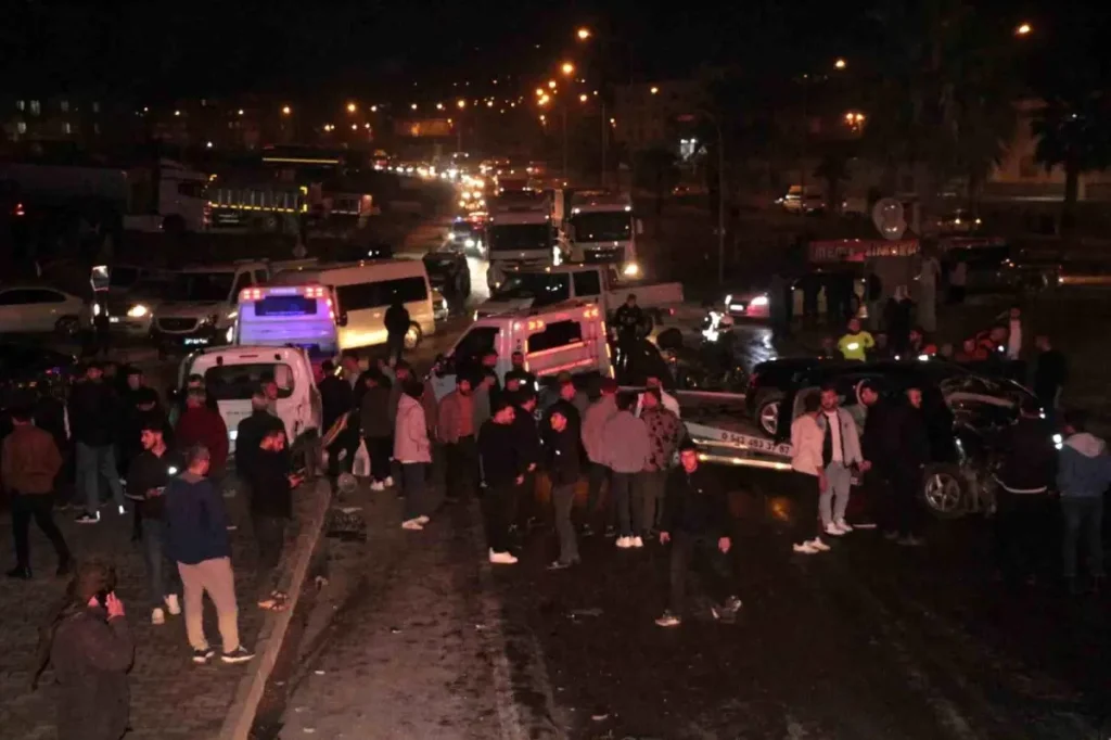 Cizre’de Freni Boşalan Vinç 6 Araca Çarptı