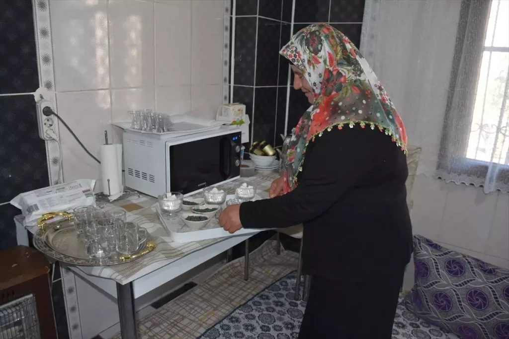 Arıcılık ile 5 Çocuğunu Üniversiteye Gönderdi