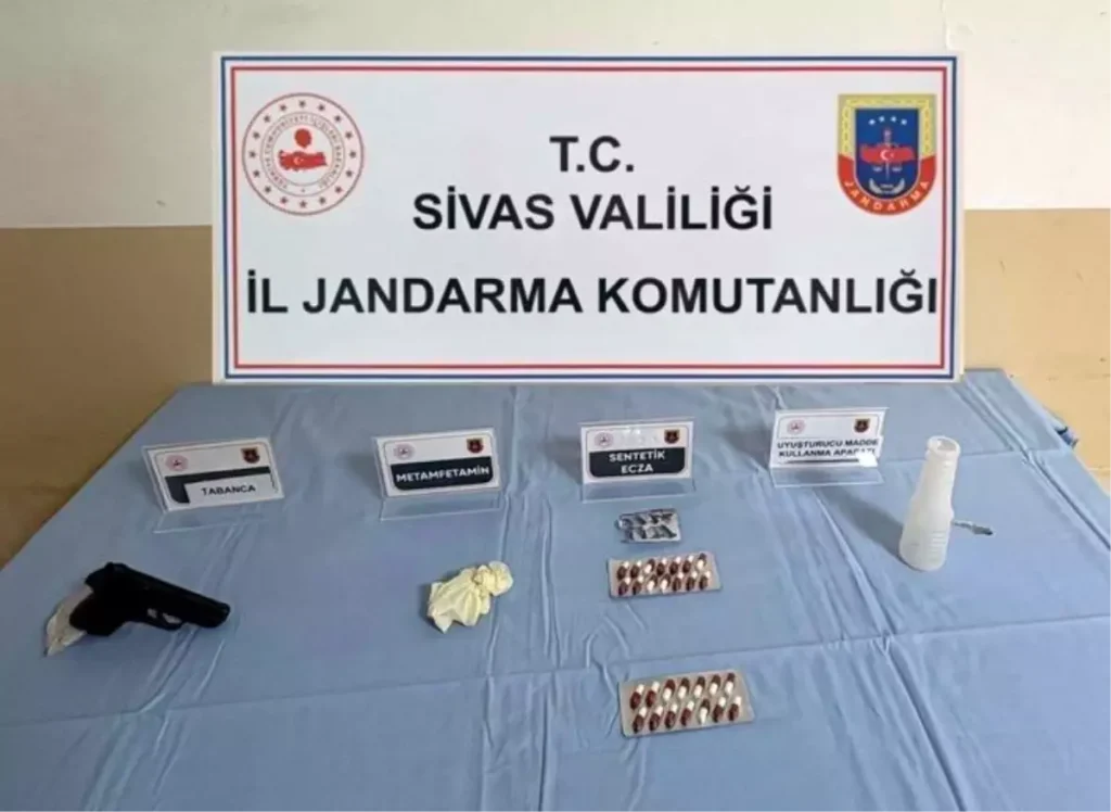 Sivas’ta Şok Uyuşturucu Operasyonu: 4 Şüpheli Tutuklandı, Büyük Madde ve Silah Ele Geçirildi