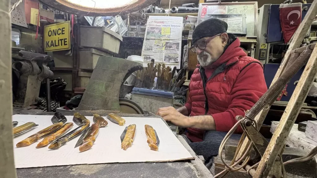 Şirin Baba’nın Görme Kaybı: Sivas’ın Minyatür Bıçak Ustası Erdoğan Güzel’in Mücadele Hikâyesi