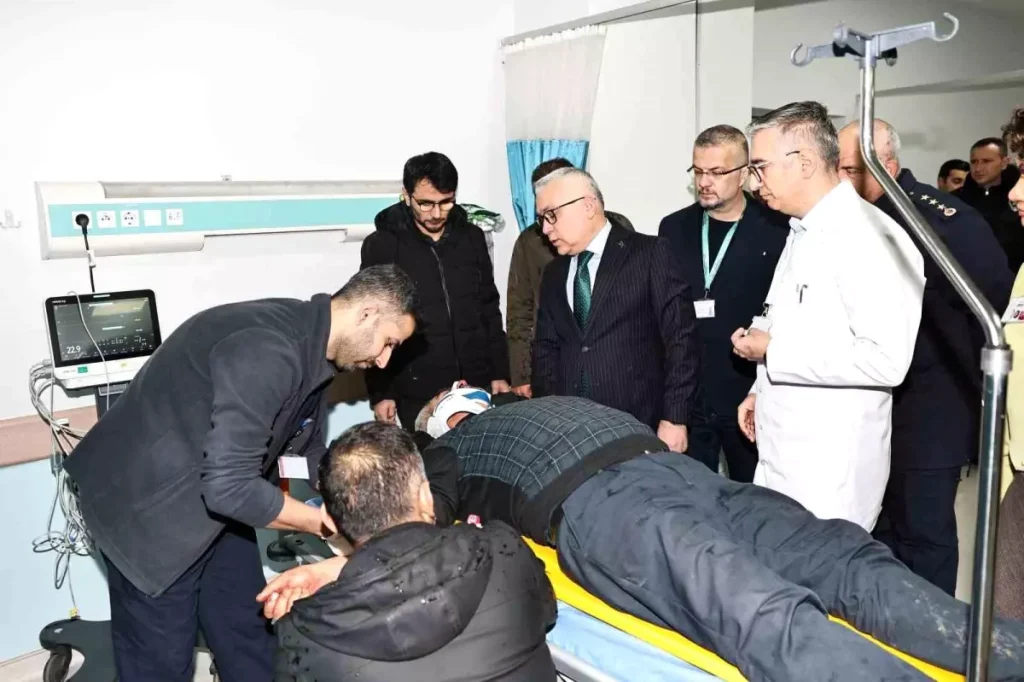 Sivas’ta Servis Kazası: 15 Yaralı