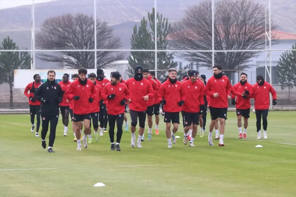 Sivasspor, Bandırmaspor’u Yenerek Devre Arasına Girmek İstiyor