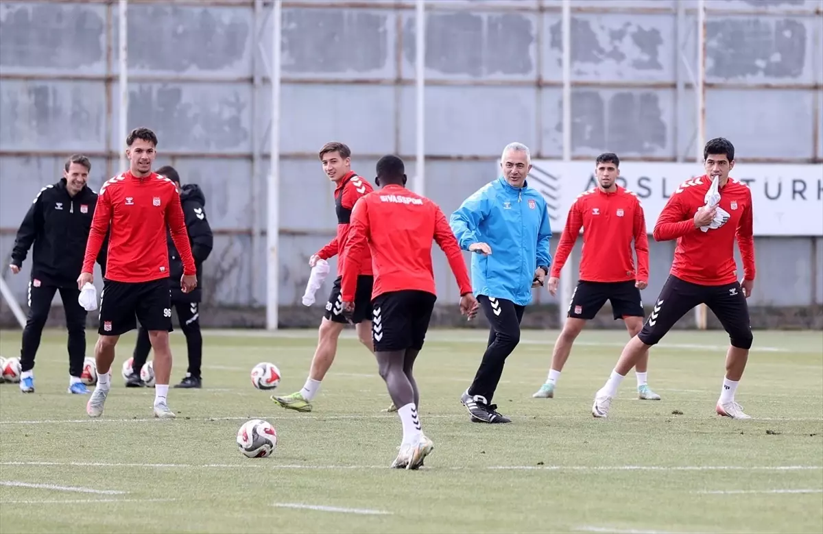 Sivasspor’un Kupa ve Ligi Hedefleri: Altıparmak’tan Stratejik Açıklamalar