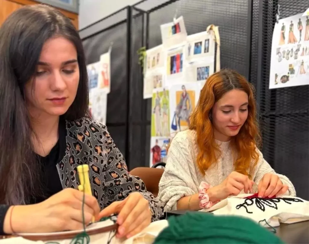 SUBÜ öğrencileri keçe üretimini deneyimledi