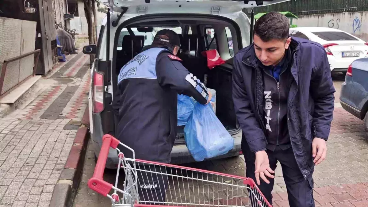 Sultangazi’de Zincir Market Denetlendi: Kedinin Tuvalet İkazı Ürünlere İhtiyaç Giderildi
