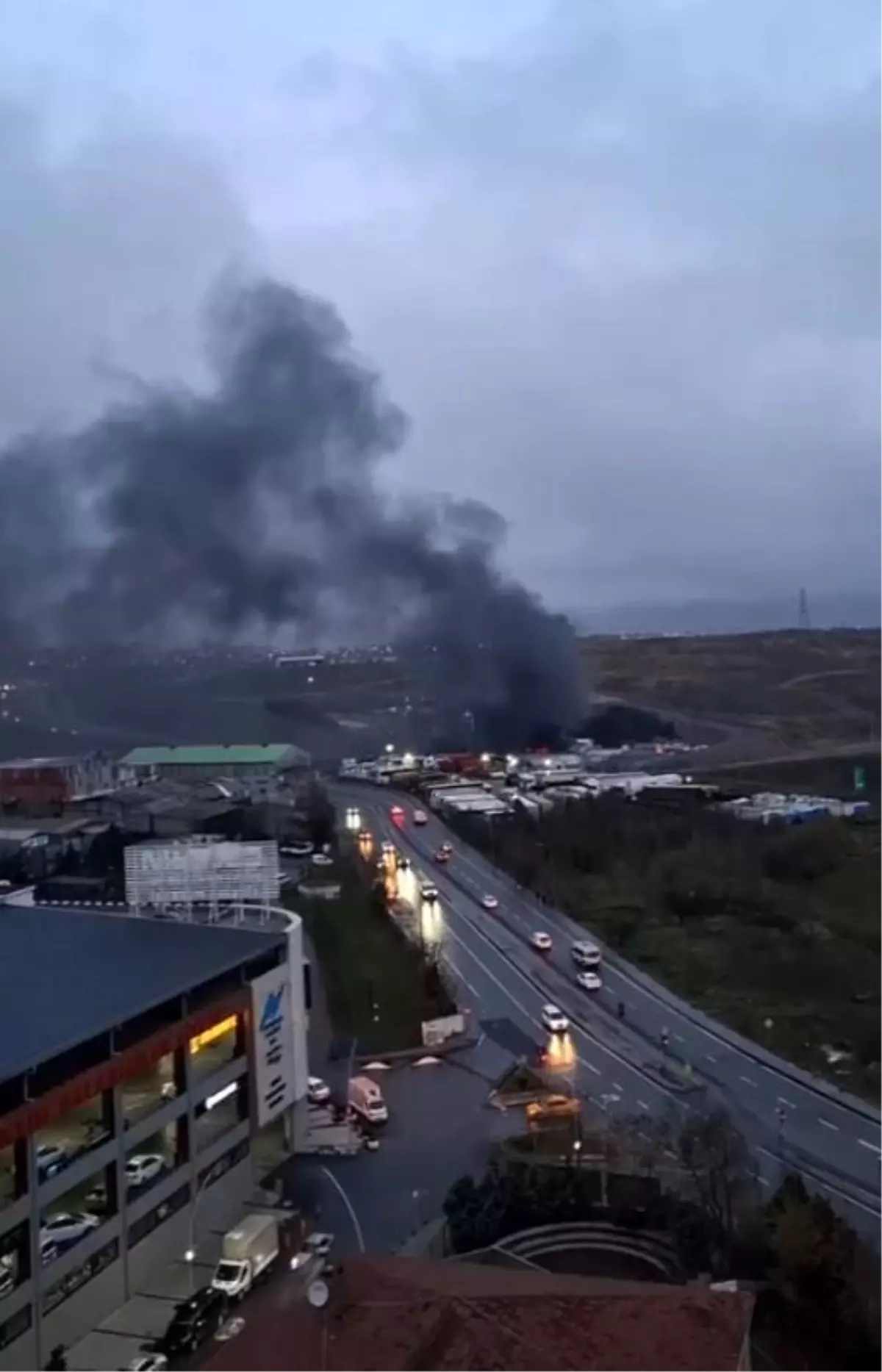 Sultangazi’de Güzelpınar Dolum Tesisi’nde Şiddetli Yangın Çıktı