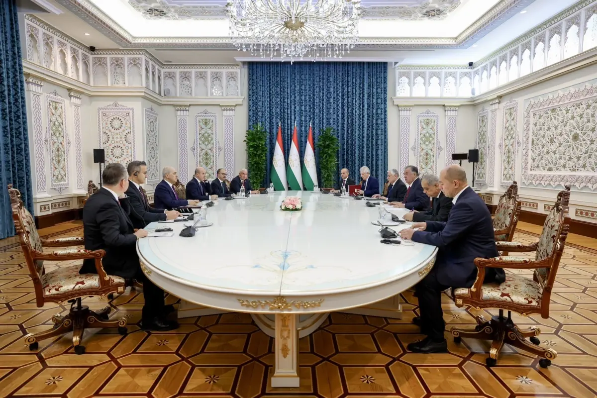 Kurtulmuş Tacikistan’da Resmi Ziyaret Gerçekleştirdi: Türkiye‑Tacikistan İlişkilerinde Tarihi Bir Adım