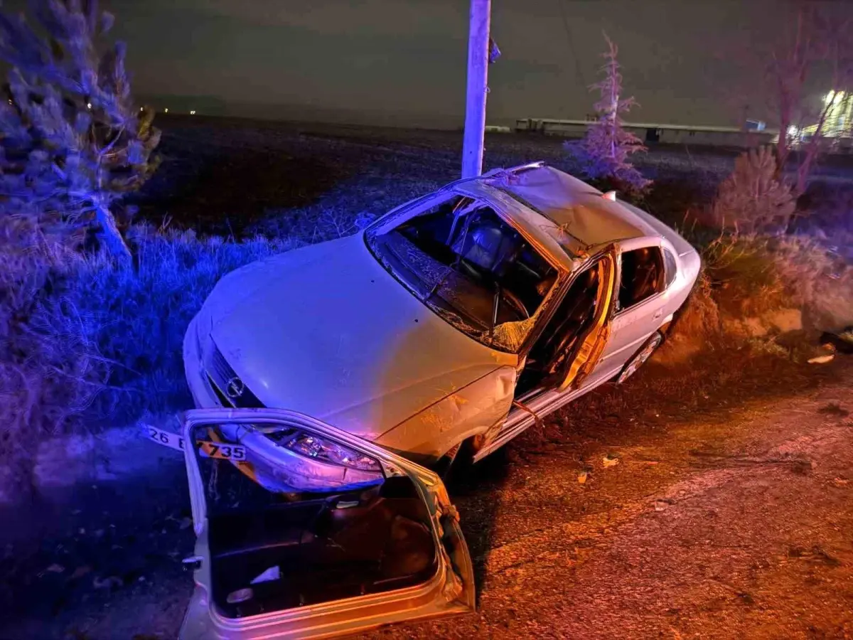 Eskişehir’de Takla Atan Araç Şarampole Çarptı, Sürücü Hafif Yaralandı