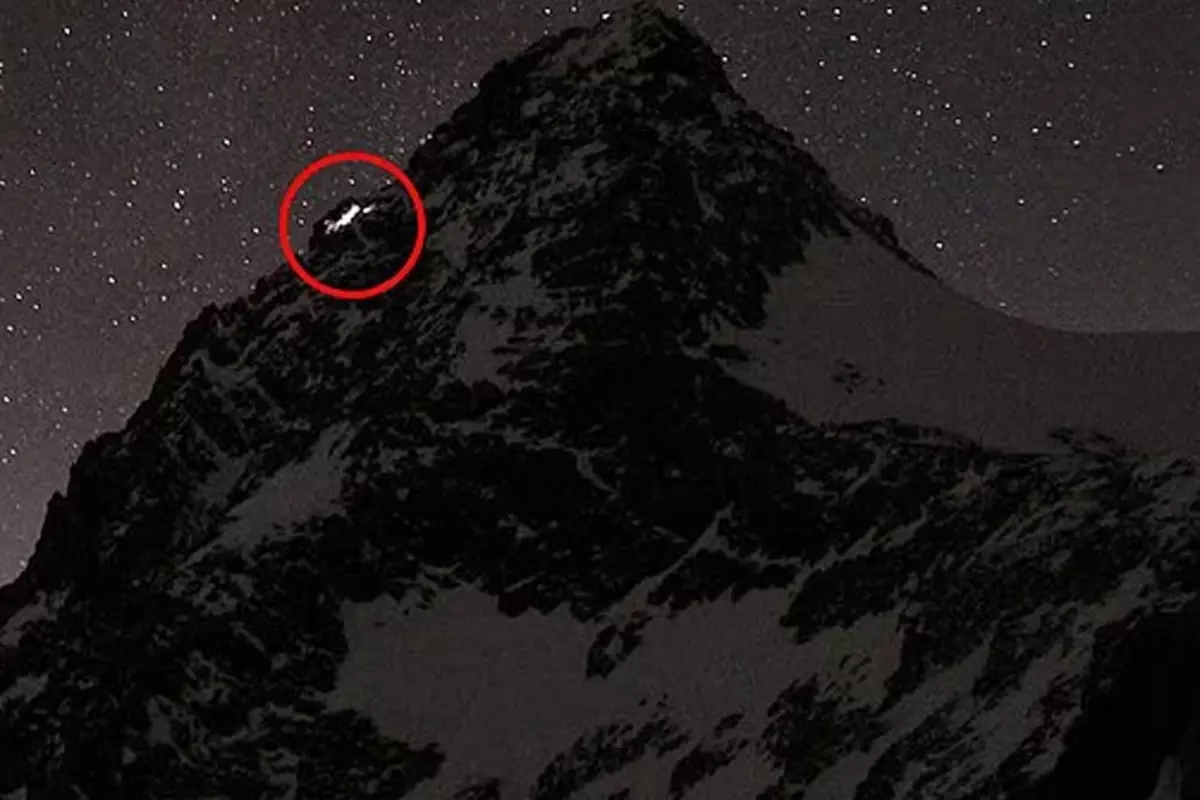 Talihsiz kadın, zirveye 50 metre kala partneri tarafından ölüme terk edildi