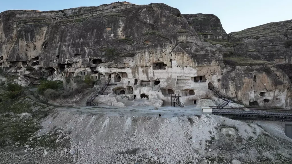 Hasankeyf’te 10 Tarihi Mağara Turizme Açıldı: Bölgeye Yeni Bir Soluk