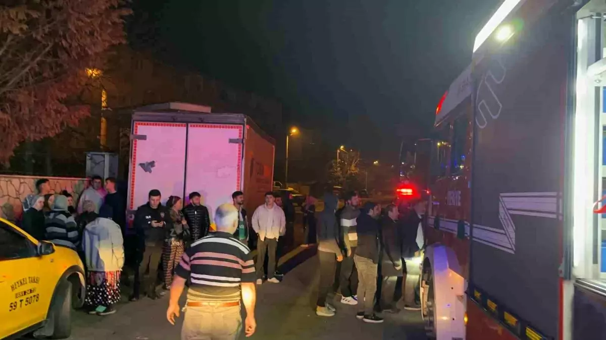 Çorlu’da Ev Yangını: 1 Kişi Ağır Yaralı, Mahallede Panik!