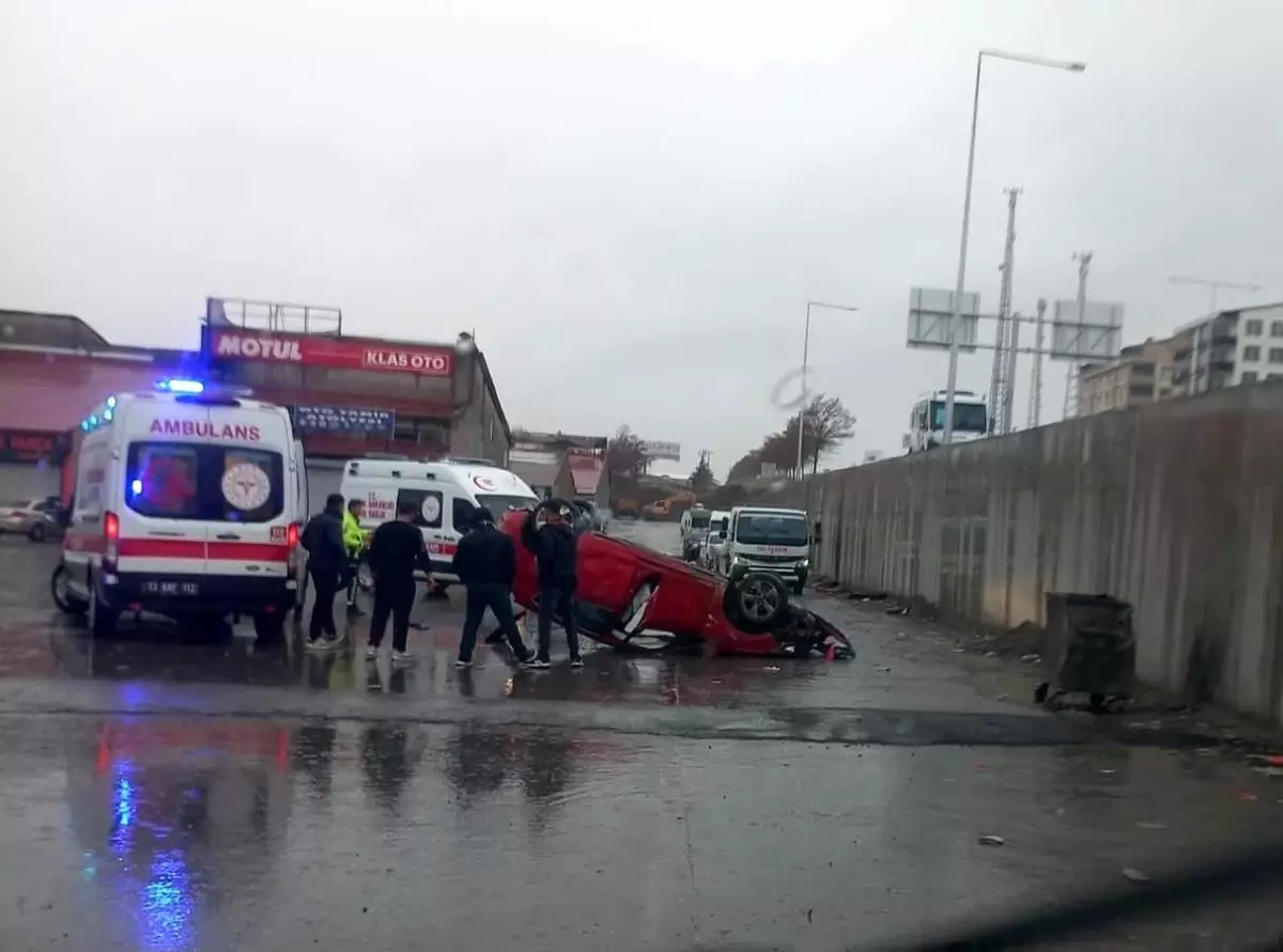 Tatvan’da Köprüden Uçan Otomobil 2 Yaralı Bıraktı: Görüntüler Şok Ettirdi