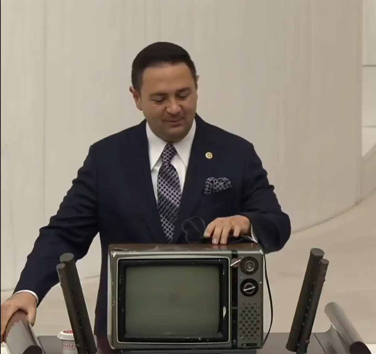 TBMM’de TRT Tartışmaları ve Parti Liderlerinin Sert Çıkışı