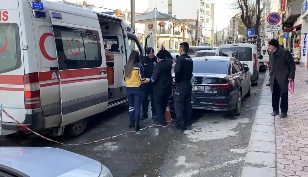 Alkollü Adam Ambulansa Binmekte Direndi: Polis ve Sağlık Ekiplerine Zorlu Anlar Yaşattı