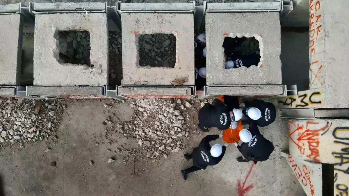 Tekirdağ’da Çevik Kuvvet Personeline Enkazda Arama Kurtarma Eğitimi Verildi