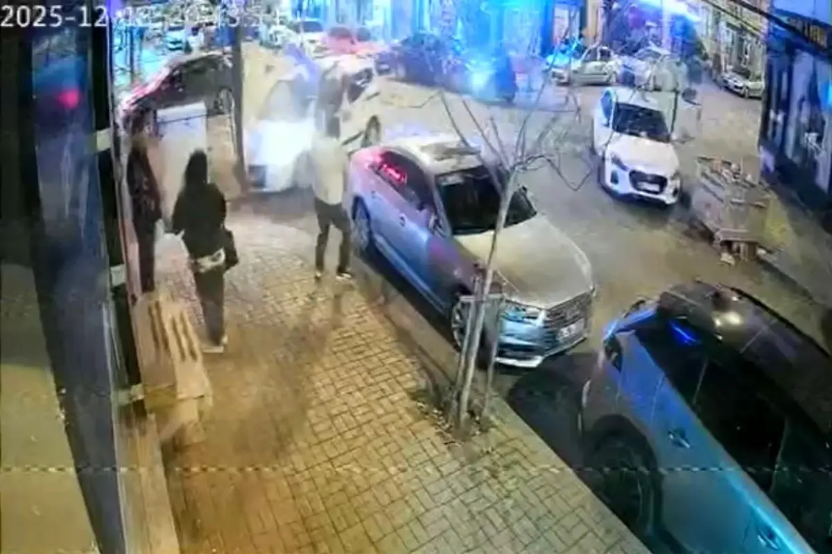 Tekirdağ’da Feci Kaza Kamerada: Motosikletli Araçla Çarpıştı, Yayanın Üzerine Düştü