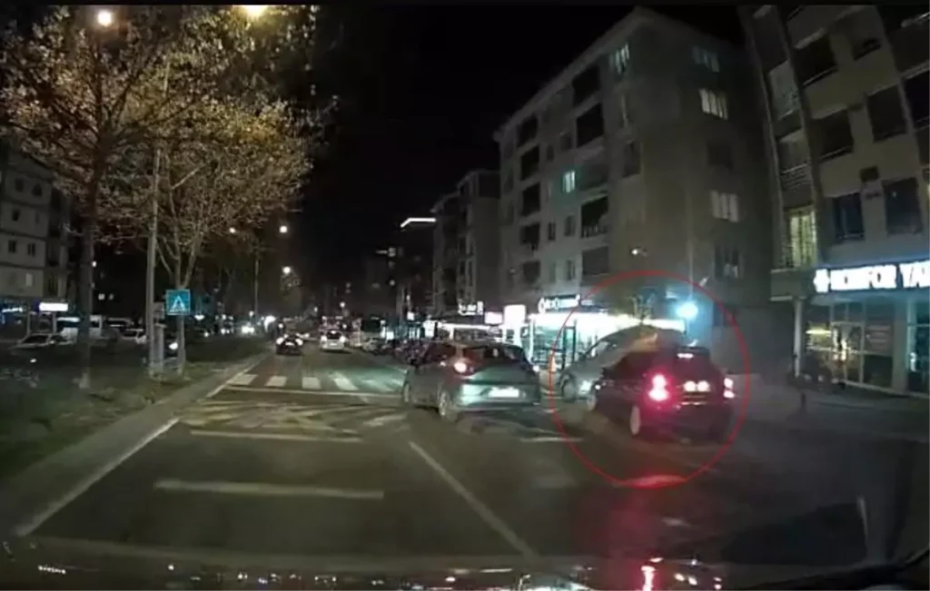 Tekirdağ’da kaza anı araç kamerasında: Park halindeki otomobili biçti