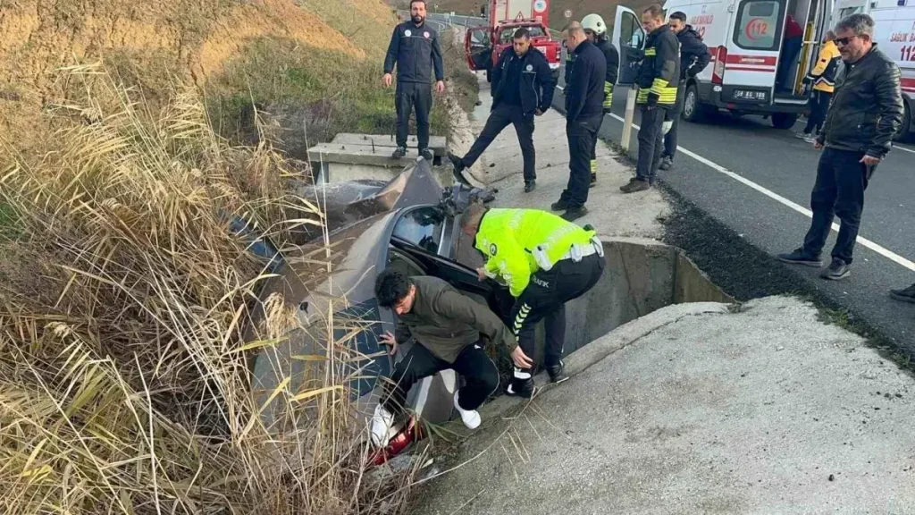Muratlı’da Otomobil Su Kanalına Düşündü