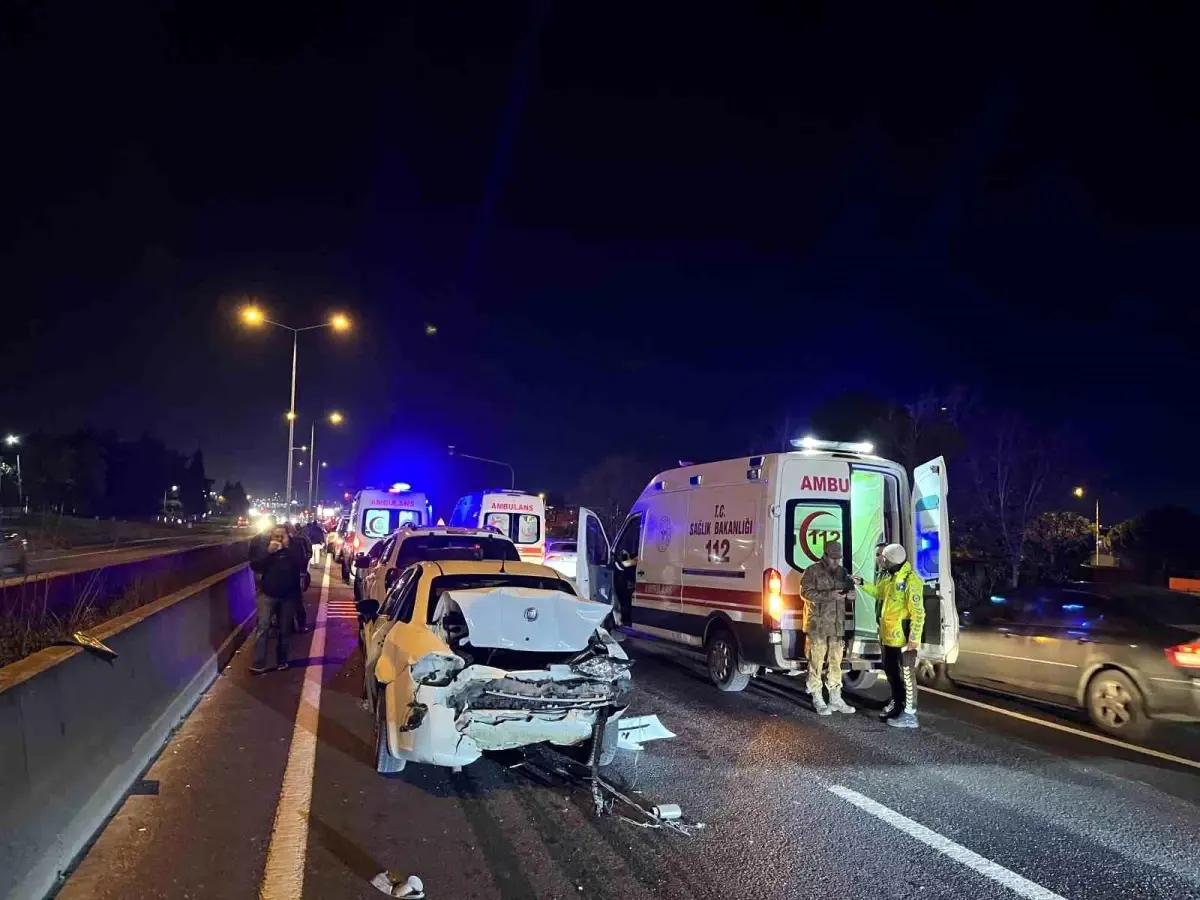 Tekirdağ’da Zincirleme Çarpışma: 5 Kişi Yaralı, 2’si Askeri Personel