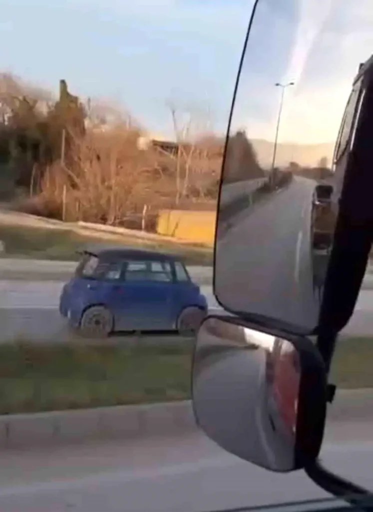 Trafikte Ters Giden Elektrikli Araç Şaşırtıcı Görüntülere Sahip Oldu