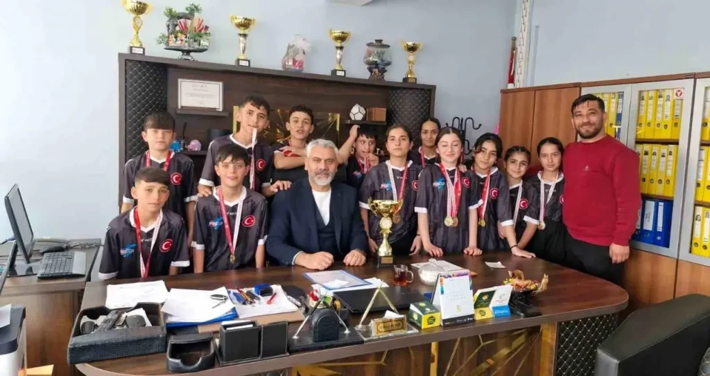 TESKOMB Süphan Ortaokulu Korfbol Şampiyonluğuyla Van’ı Bölge Şampiyonasına Taşıdı!