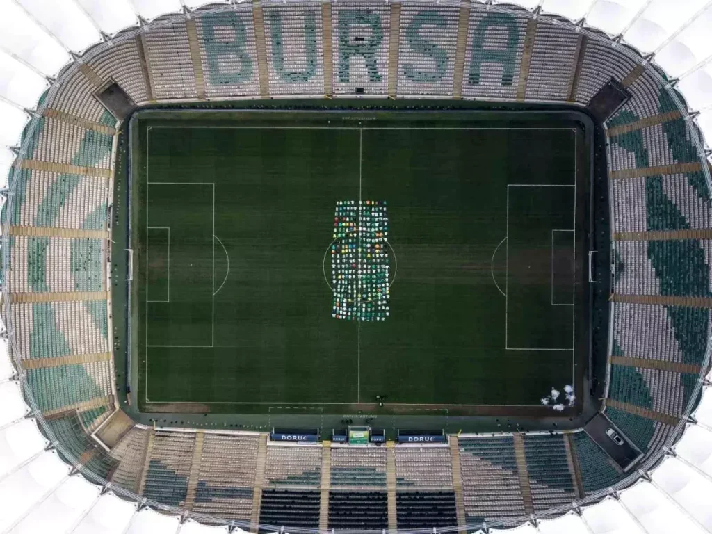 Bursaspor’dan Görkemli Koreografi: 308 İmzalı Formanın Şöleni