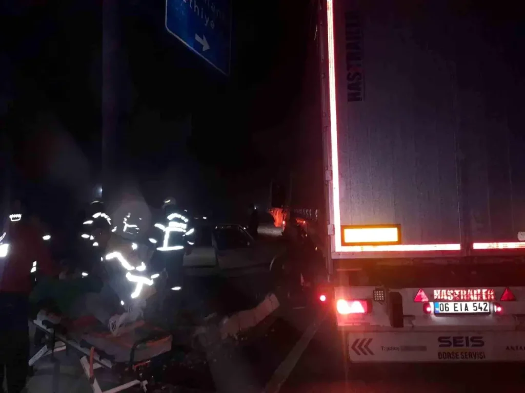 Burdur’da Şok Kaza: Otomobil Tırla Çarpıştı, 2 Kişi Acil Kurtarıldı