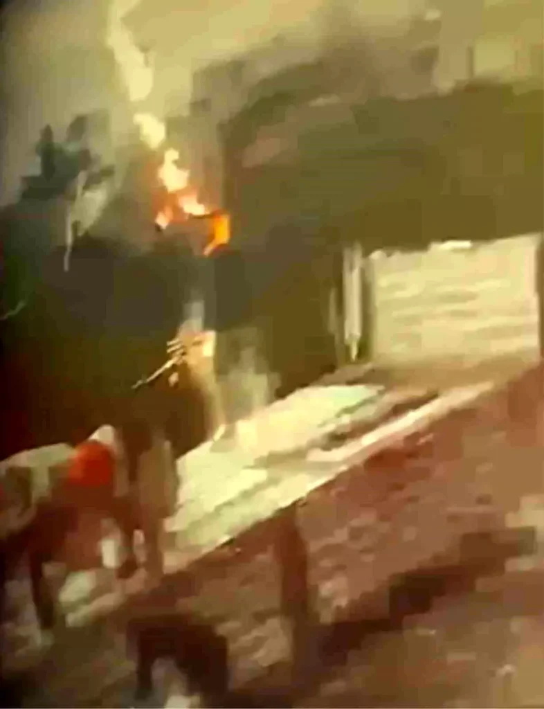 Yıldırım, Tır Dorsesindeki İşçiyi Vurdu