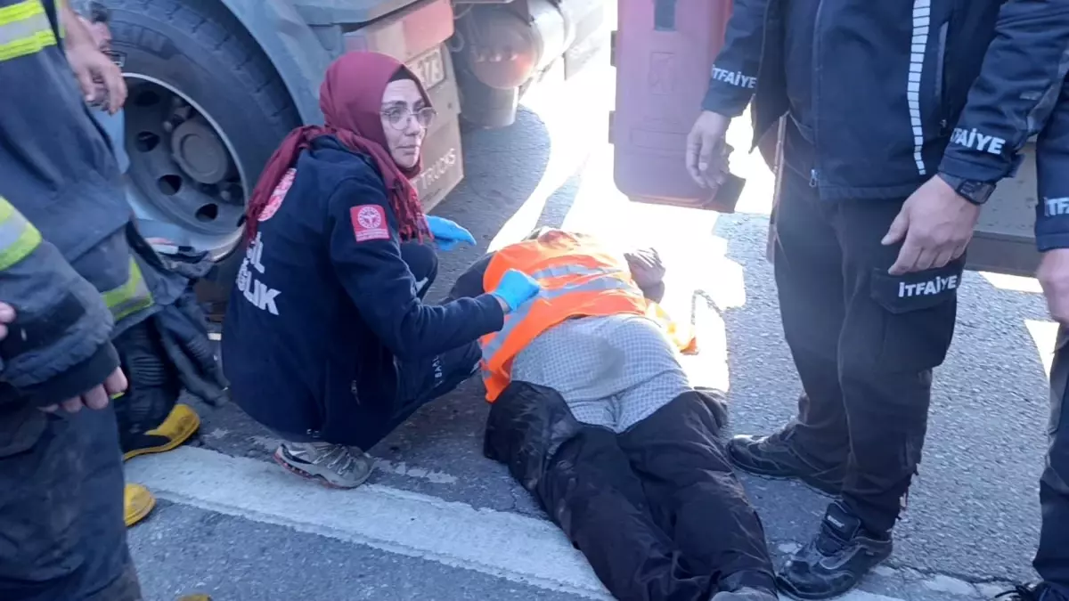 Tırın Altında Kalan Karayolları İşçisi Hayatını Kaybetti