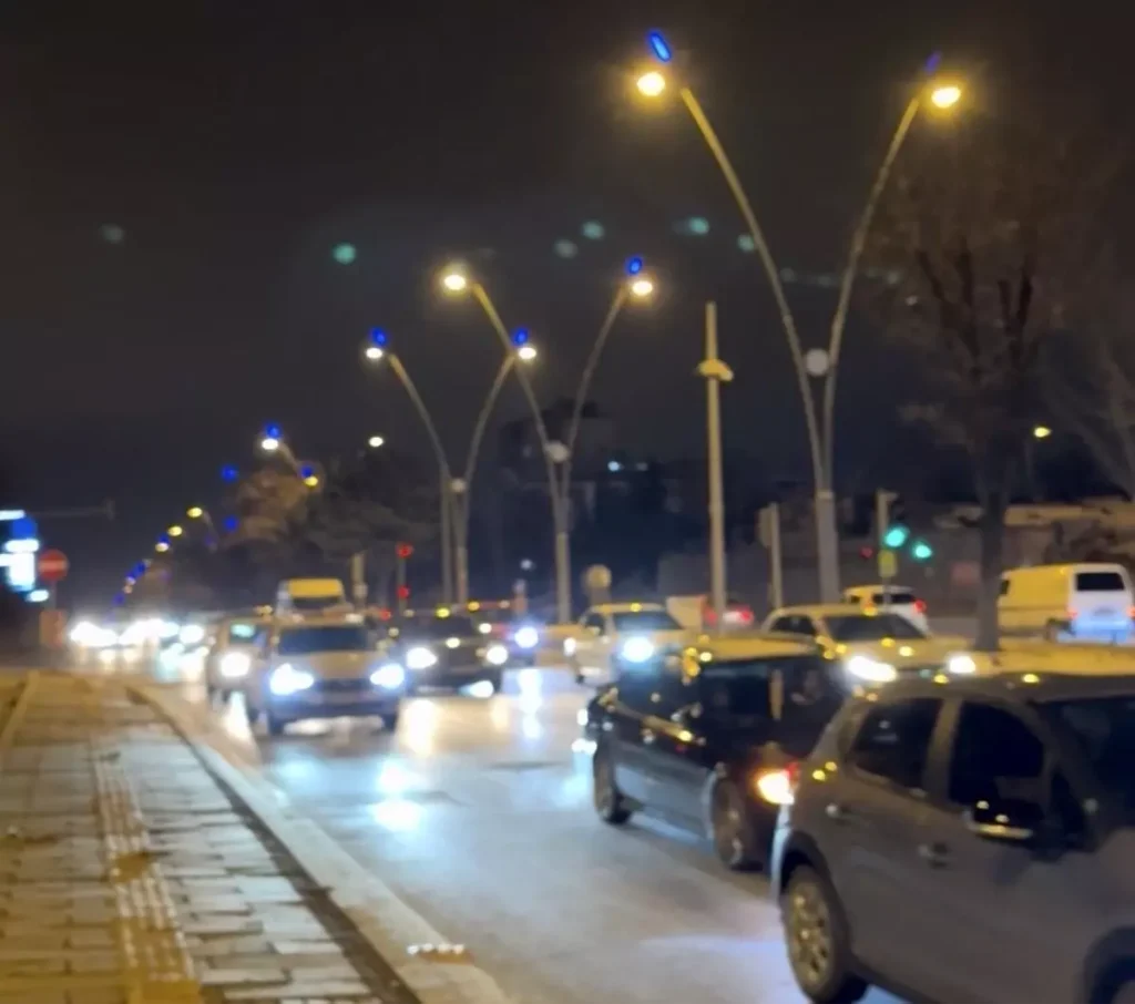 Kayseri’de Alkollü Şahıs Tırı Durdurdu