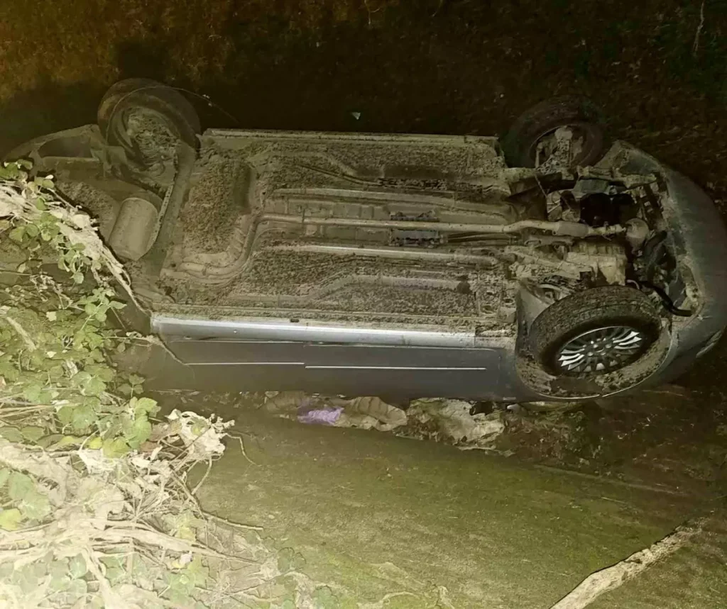 Tokat’ta Otomobil Su Kanalına Düşerek Kaza Yaptı