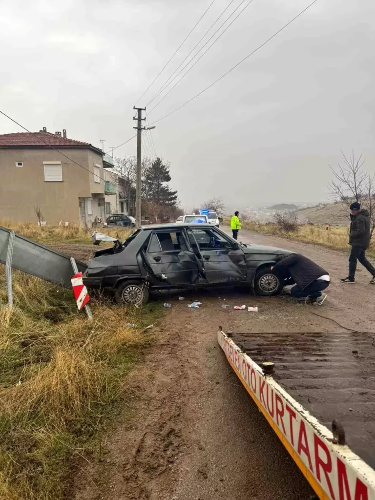 Afyonkarahisar’da Trafik Kazası: 3 Yaralı