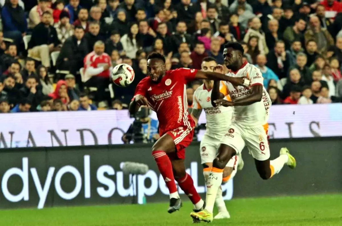 Galatasaray, Antalyaspor’u 2-0 Geçti