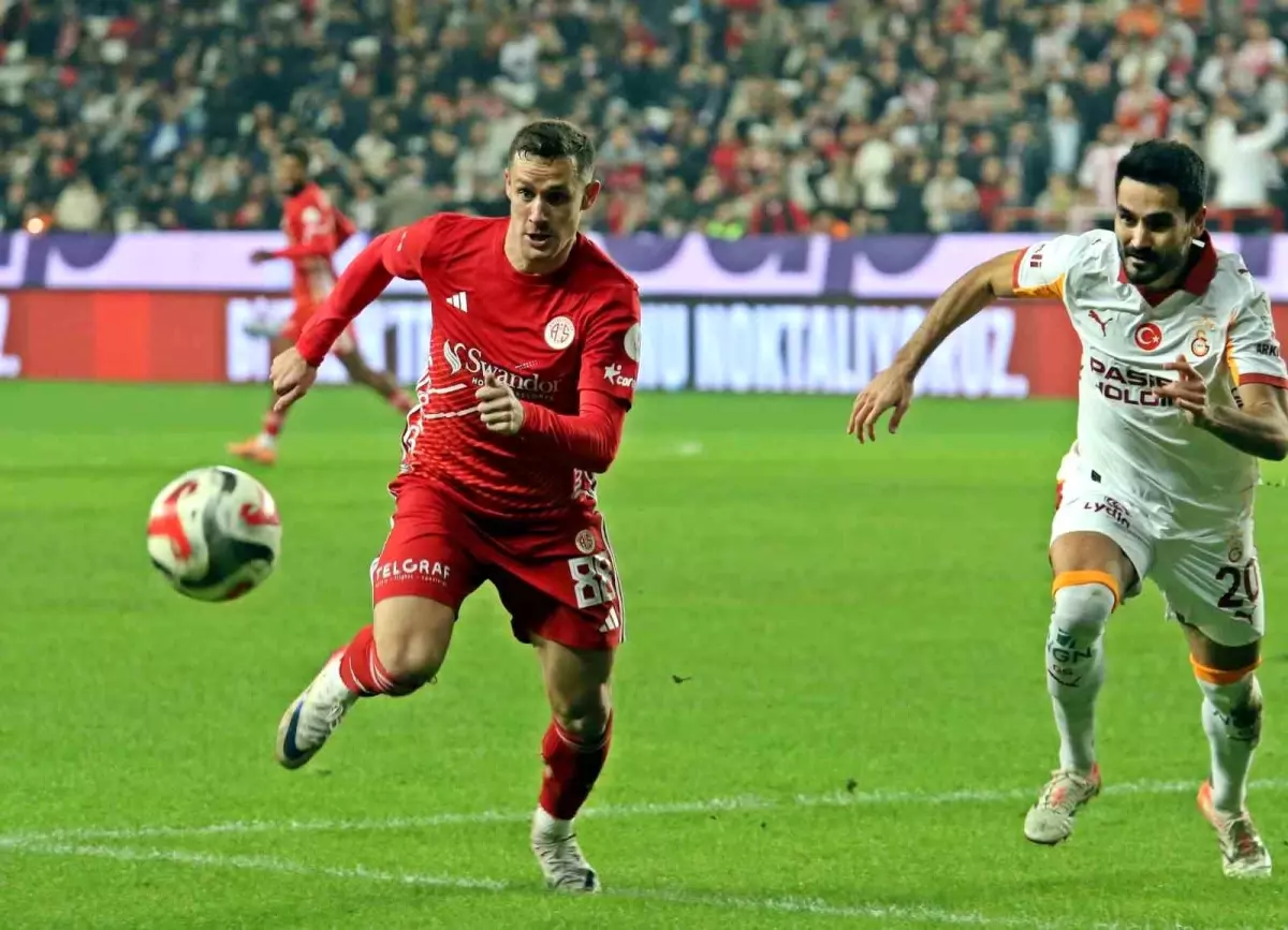 Galatasaray, Antalyaspor’u 4-1 Yendi: Şampiyonluk Yolunda Hız Kesmedi