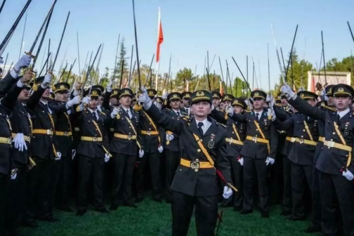 Kılıçlı yemin nedeniyle TSK’dan ihraç edilen komutan için yeni karar
