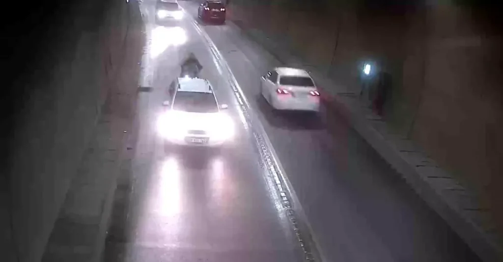 Amasya’da Tünelde Motosiklet Kazası: Güvenlik Kameraları Olayı Kayıt Altına Aldı