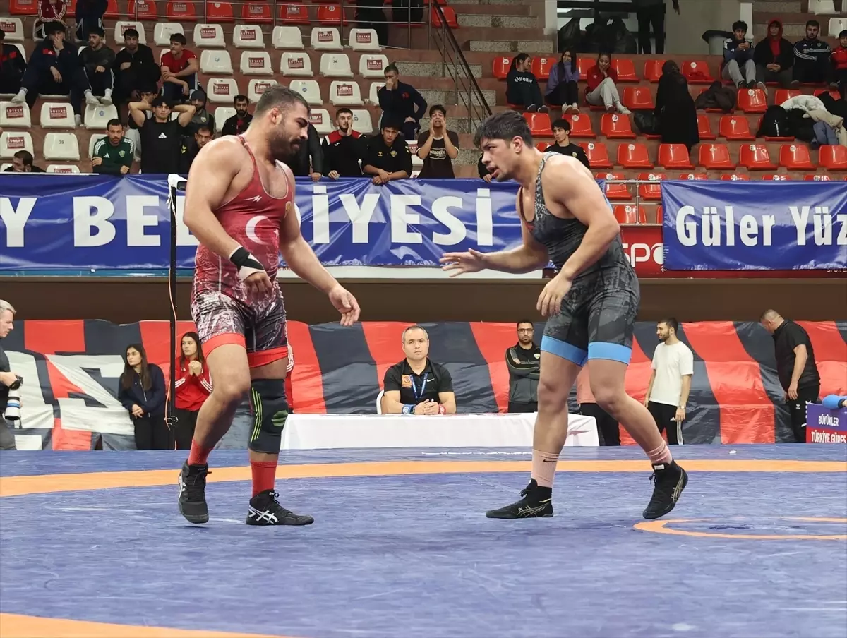 Gaziantep’te Türkiye Güreş Şampiyonası Coşkuyla Bitti: 907 Sporcu Şampiyonluk Yarışı Verdi