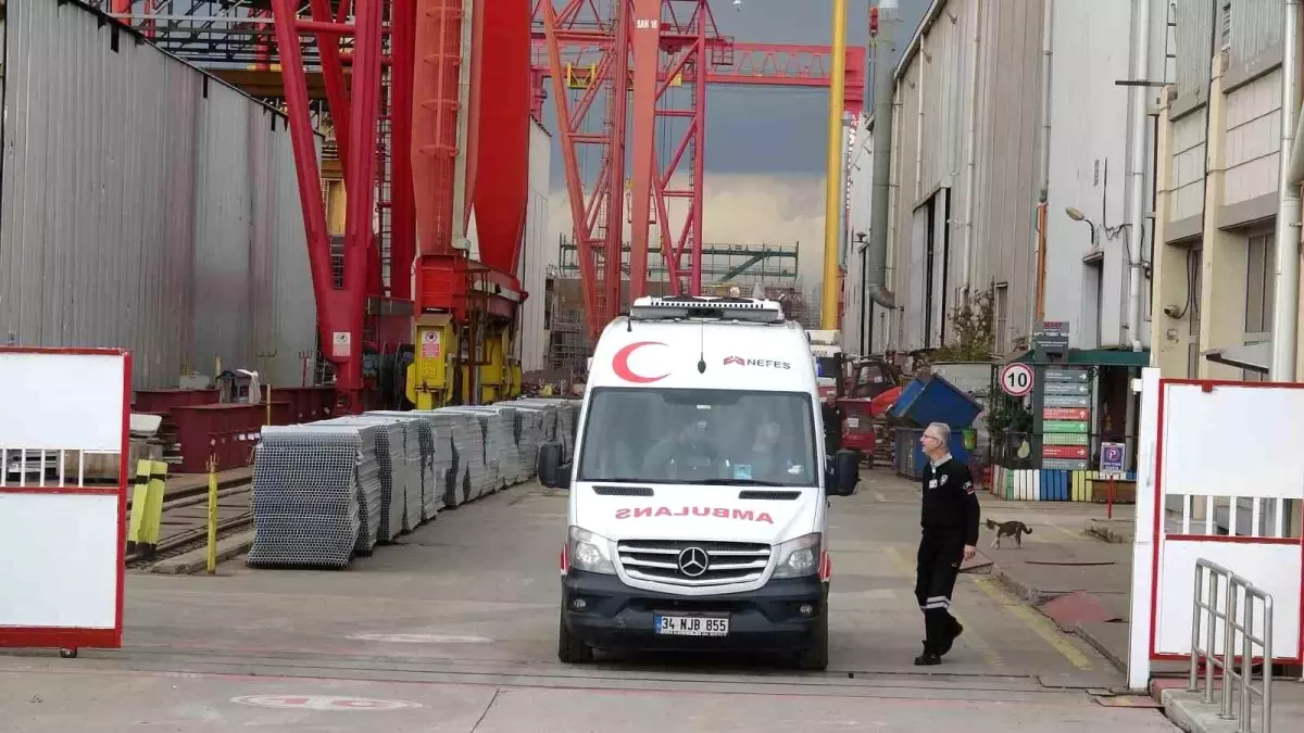 Tuzla’da Tersanede İnşaat İskelesi Çöktü: 2 İşçi Yaralandı