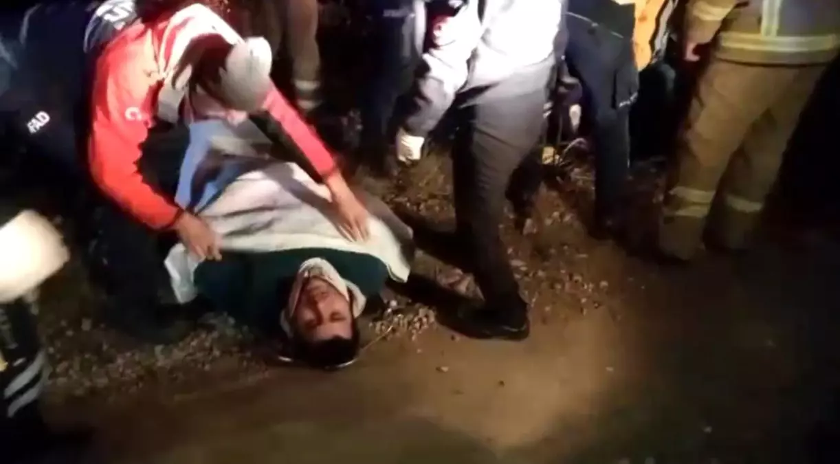 Uçuruma Yuvarlanan Motosikletli Sürücü 1,5 Saatlik Zorlu Kurtarma Sonrası Hastaneye Kaldırıldı