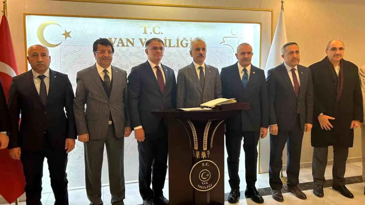 Ulaştırma ve Altyapı Bakanı Uraloğlu Van’da Kritik Projeleri Tanıttı