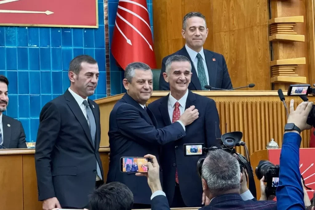 Ümit Dikbayır, DEM Parti milletvekillerine: Meclis’te yeteri kadar terörist var